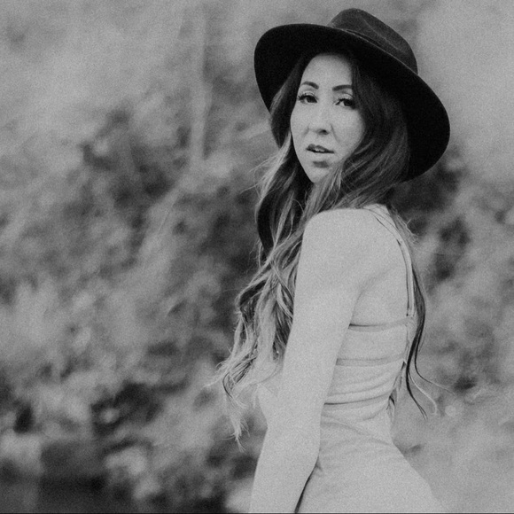 Meet your Posher, Allisa - Picture 9 of 16